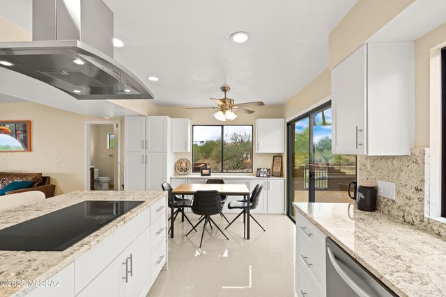 6801 N Green Mountain Place, Tucson, AZ 85718