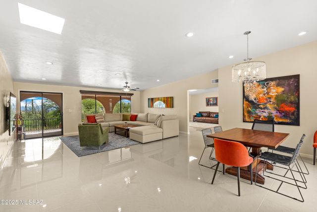 6801 N Green Mountain Place, Tucson, AZ 85718