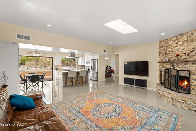 6801 N Green Mountain Place, Tucson, AZ 85718