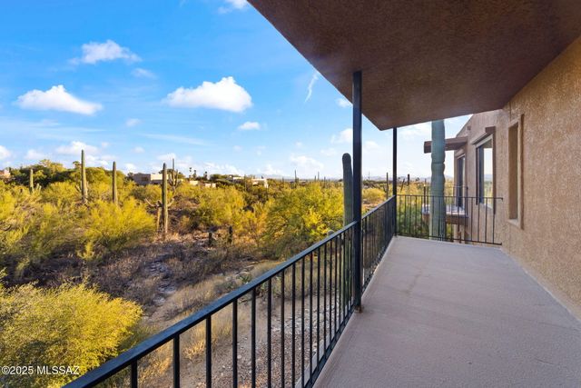 6801 N Green Mountain Place, Tucson, AZ 85718