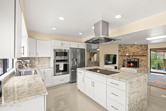 6801 N Green Mountain Place, Tucson, AZ 85718