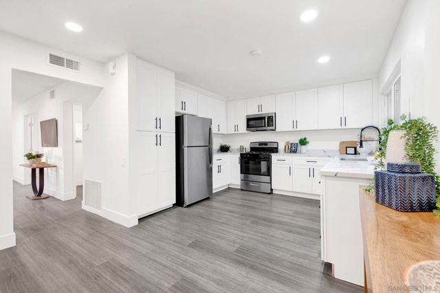 1725 Glenridge Cir, West Covina, CA 91792