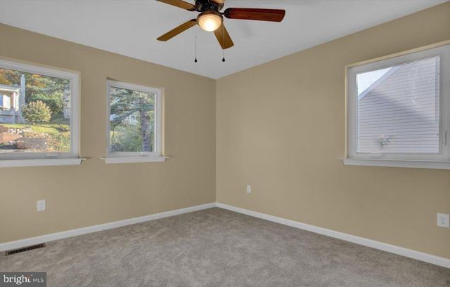 40 ELAINE DR, Boyertown, PA 19512
