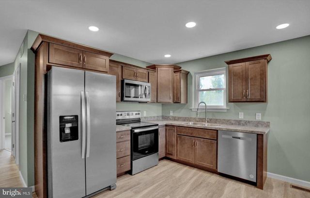 40 ELAINE DR, Boyertown, PA 19512