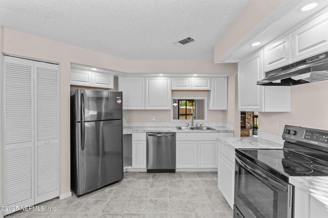 8361 CHASON Road W, Jacksonville, FL 32244
