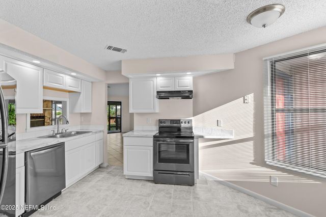 8361 CHASON Road W, Jacksonville, FL 32244