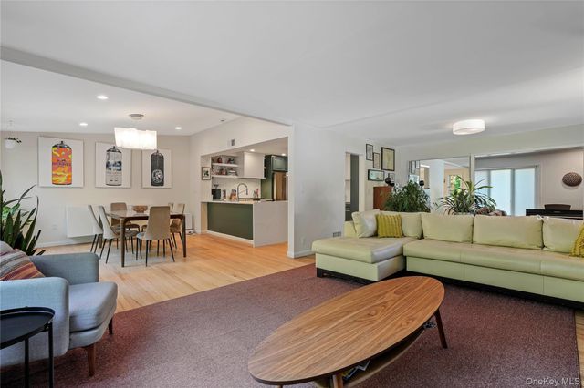 97 Hanson Lane, New Rochelle, NY 10804