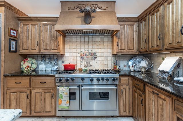 308 Wheeler Creek Court, Gainesville, TX 76240