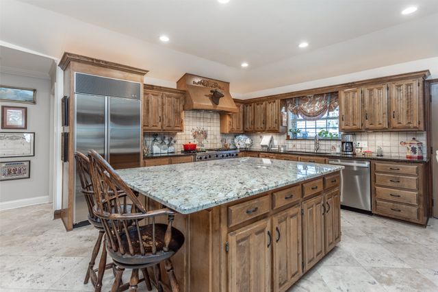 308 Wheeler Creek Court, Gainesville, TX 76240