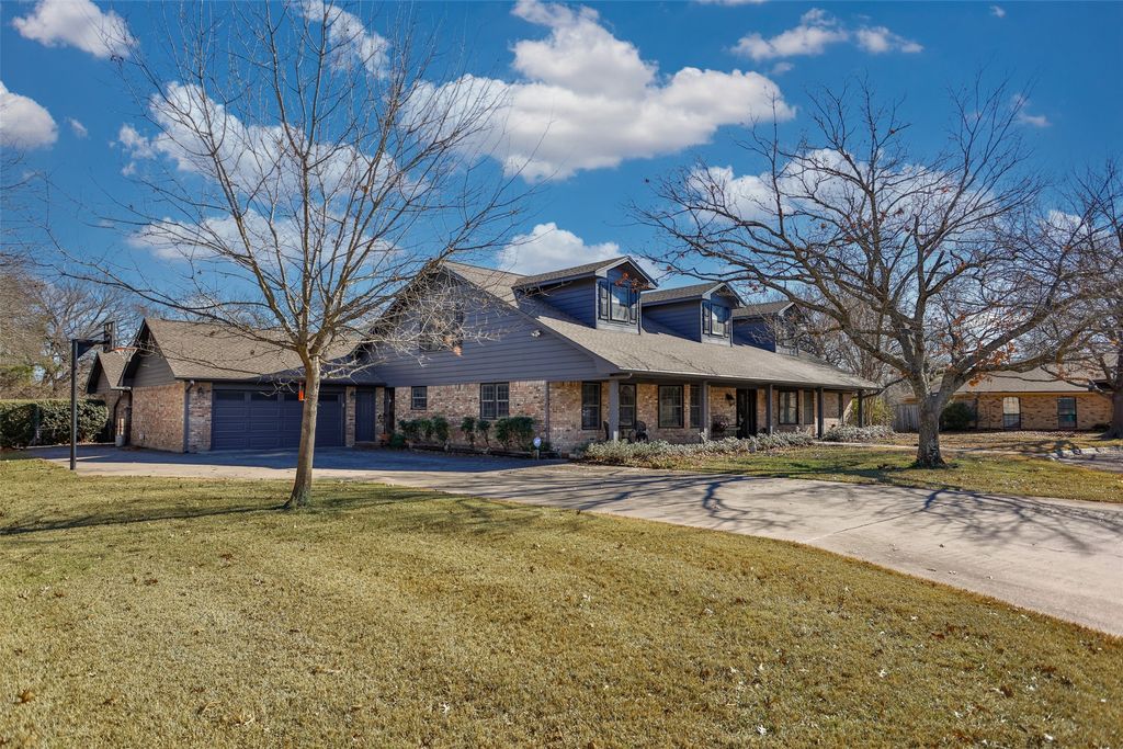 308 Wheeler Creek Court, Gainesville, TX 76240