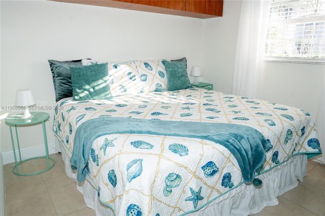 4050 NW 135th St 8-9, Opa-locka, FL 33054