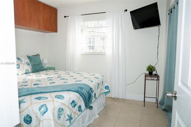 4050 NW 135th St 8-9, Opa-locka, FL 33054