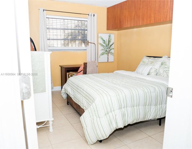 4050 NW 135th St 8-9, Opa-locka, FL 33054