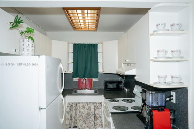 4050 NW 135th St 8-9, Opa-locka, FL 33054