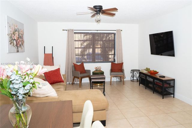 4050 NW 135th St 8-9, Opa-locka, FL 33054