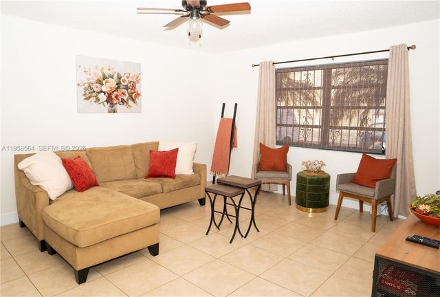 4050 NW 135th St 8-9, Opa-locka, FL 33054