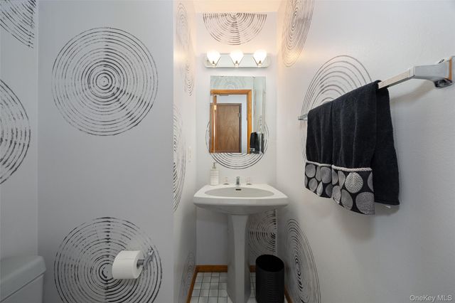 5 Chestnut Ridge Road, Poughkeepsie, NY 12603