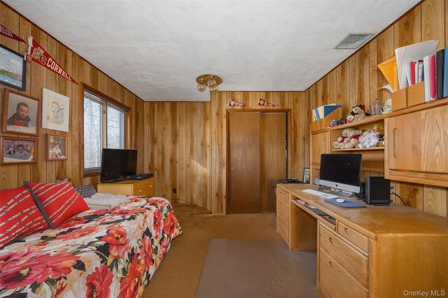 5 Chestnut Ridge Road, Poughkeepsie, NY 12603