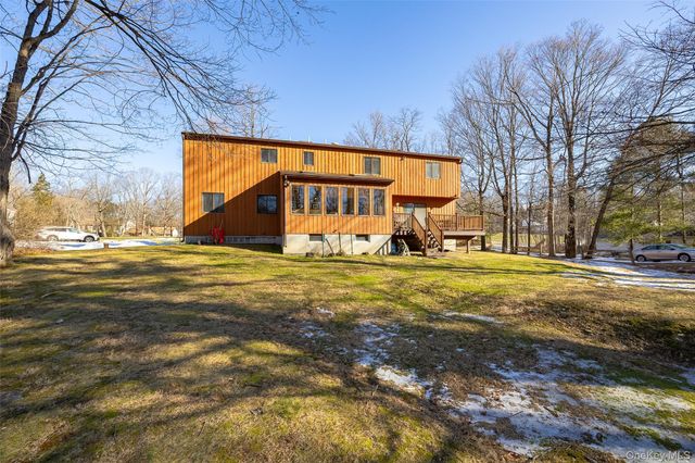 5 Chestnut Ridge Road, Poughkeepsie, NY 12603