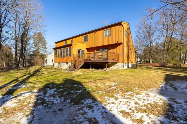 5 Chestnut Ridge Road, Poughkeepsie, NY 12603