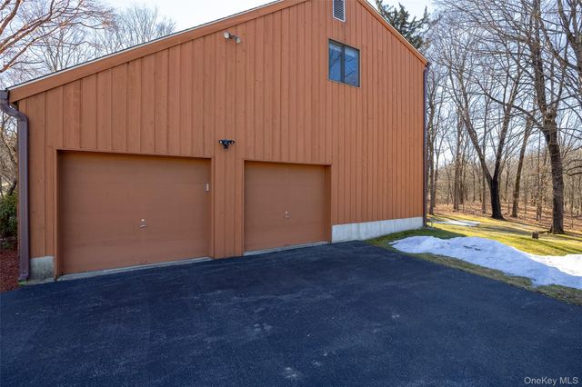 5 Chestnut Ridge Road, Poughkeepsie, NY 12603