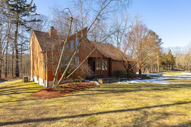 5 Chestnut Ridge Road, Poughkeepsie, NY 12603