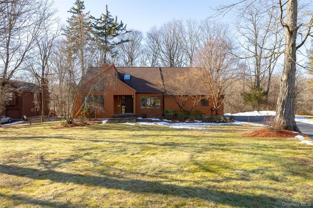 5 Chestnut Ridge Road, Poughkeepsie, NY 12603