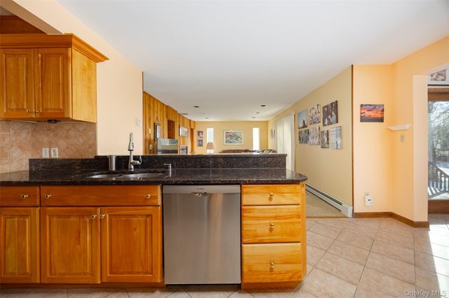 5 Chestnut Ridge Road, Poughkeepsie, NY 12603