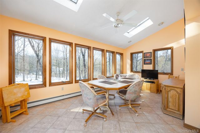 5 Chestnut Ridge Road, Poughkeepsie, NY 12603