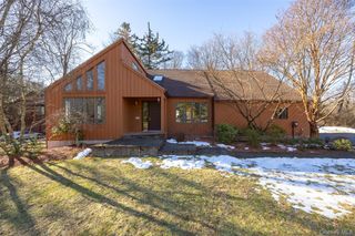5 Chestnut Ridge Road, Poughkeepsie, NY 12603
