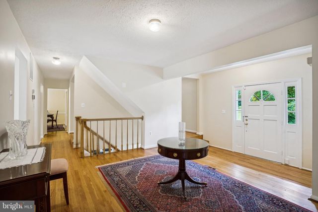 9708 LOCUST HILL DR, Great Falls, VA 22066
