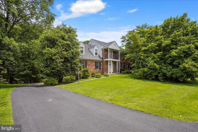 9708 LOCUST HILL DR, Great Falls, VA 22066