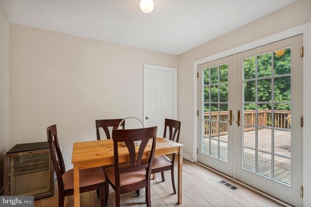 9708 LOCUST HILL DR, Great Falls, VA 22066
