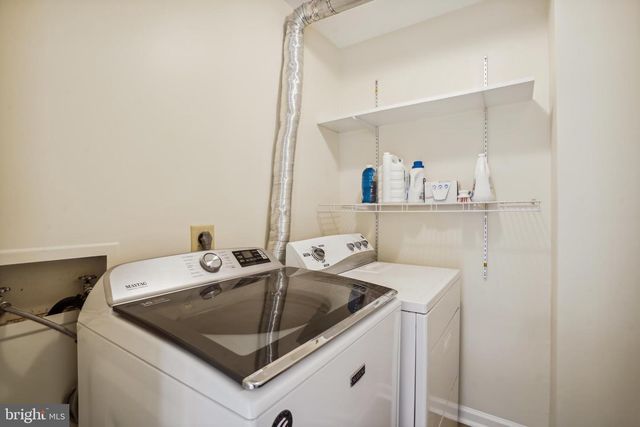 9708 LOCUST HILL DR, Great Falls, VA 22066