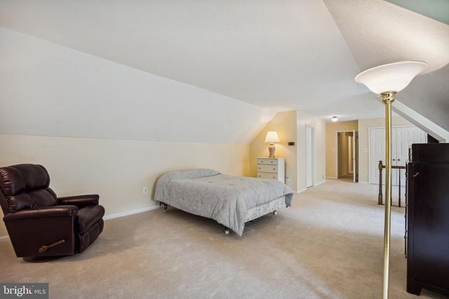 9708 LOCUST HILL DR, Great Falls, VA 22066