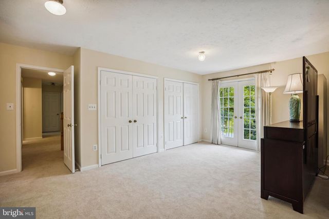 9708 LOCUST HILL DR, Great Falls, VA 22066