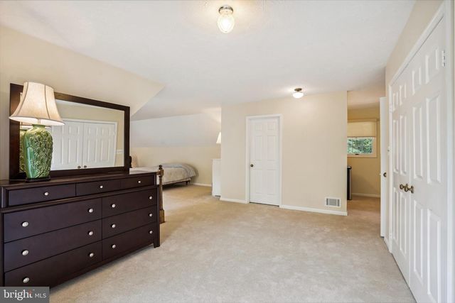 9708 LOCUST HILL DR, Great Falls, VA 22066