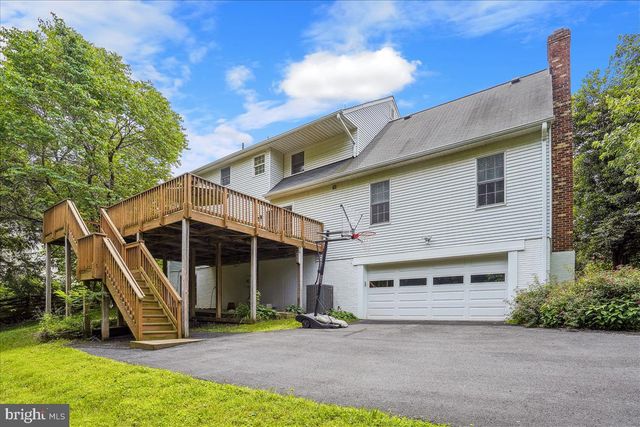 9708 LOCUST HILL DR, Great Falls, VA 22066