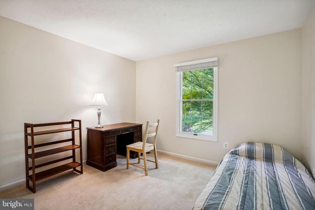 9708 LOCUST HILL DR, Great Falls, VA 22066