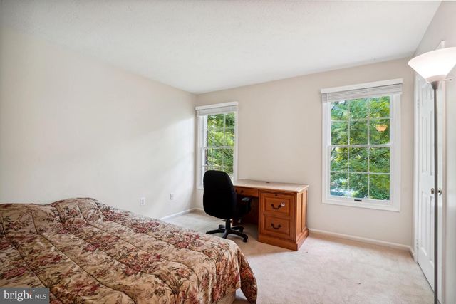9708 LOCUST HILL DR, Great Falls, VA 22066