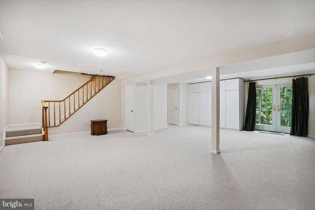 9708 LOCUST HILL DR, Great Falls, VA 22066