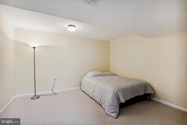 9708 LOCUST HILL DR, Great Falls, VA 22066