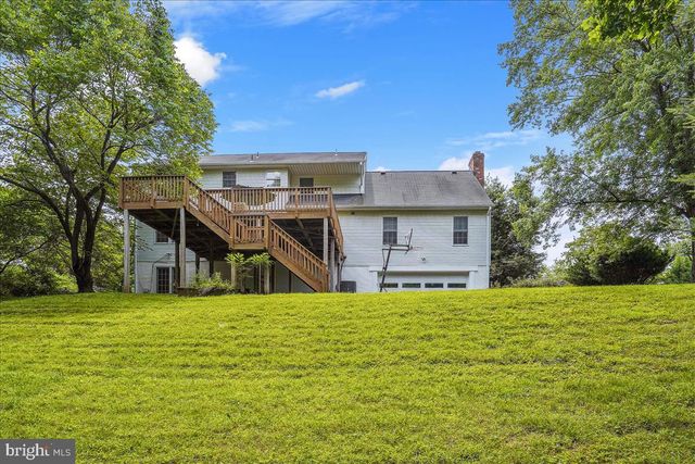 9708 LOCUST HILL DR, Great Falls, VA 22066