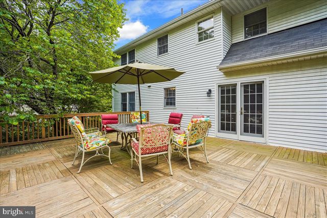 9708 LOCUST HILL DR, Great Falls, VA 22066