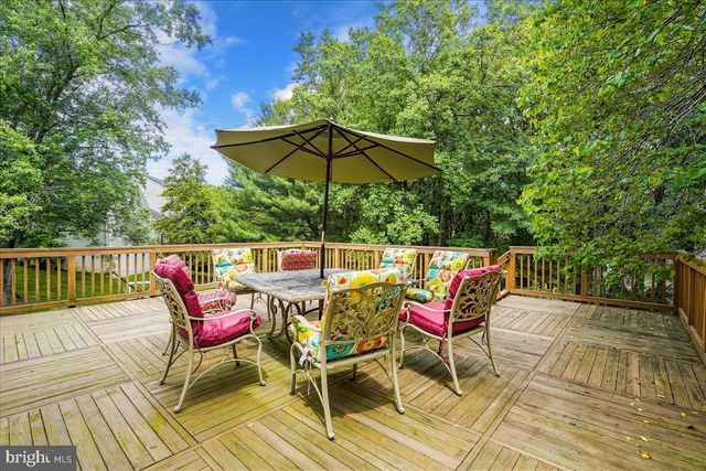 9708 LOCUST HILL DR, Great Falls, VA 22066