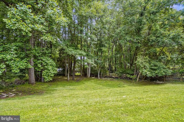 9708 LOCUST HILL DR, Great Falls, VA 22066