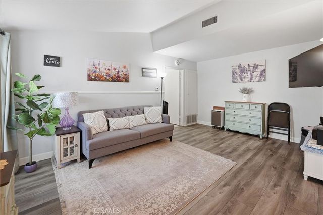 19220 Avenue Of The Oaks A, Newhall, CA 91321