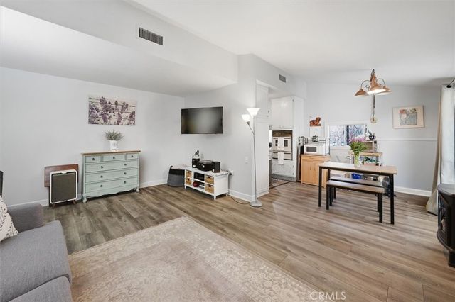 19220 Avenue Of The Oaks A, Newhall, CA 91321