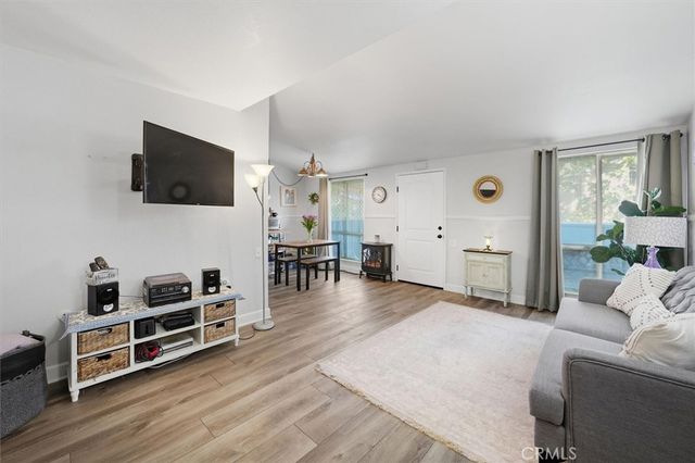 19220 Avenue Of The Oaks A, Newhall, CA 91321