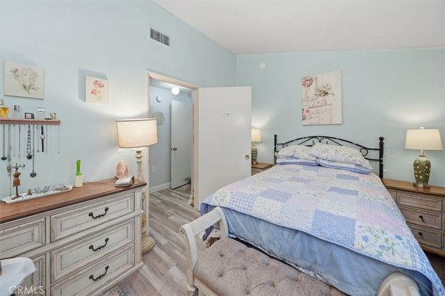 19220 Avenue Of The Oaks A, Newhall, CA 91321